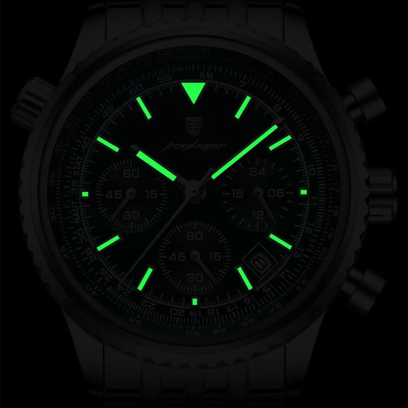 Czarny chronograf z zielonymi świecącymi wskazówkami i znacznikami, metalową kopertą i bransoletą