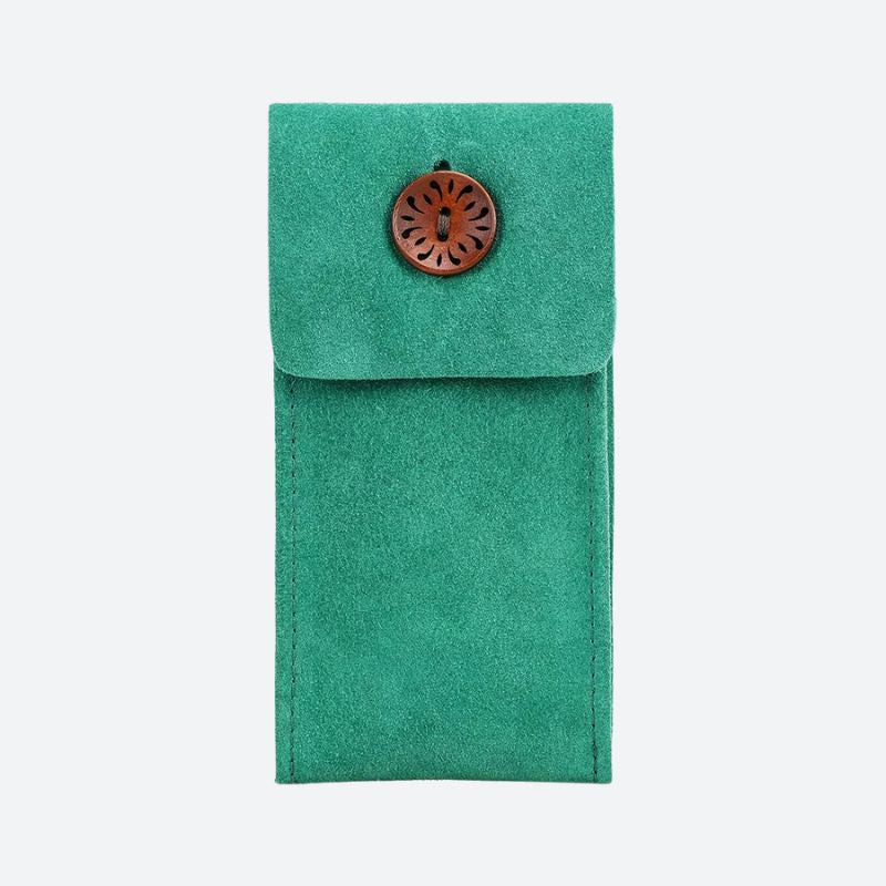 Szczotkowany etui na telefon w kolorze teal z drewnianym guzikiem