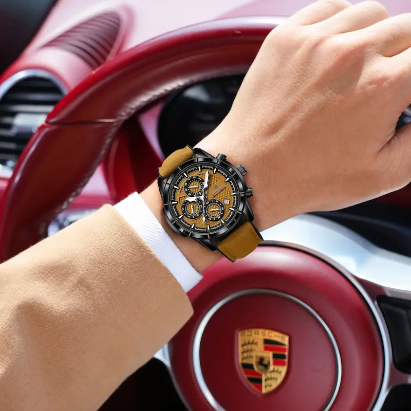 Męski zegarek chronograf czarny i złoty ze skórzanym paskiem na nadgarstku