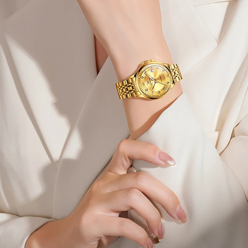 Złoty automatyczny zegarek ze stali nierdzewnej, okrągłą tarczą i bransoletą