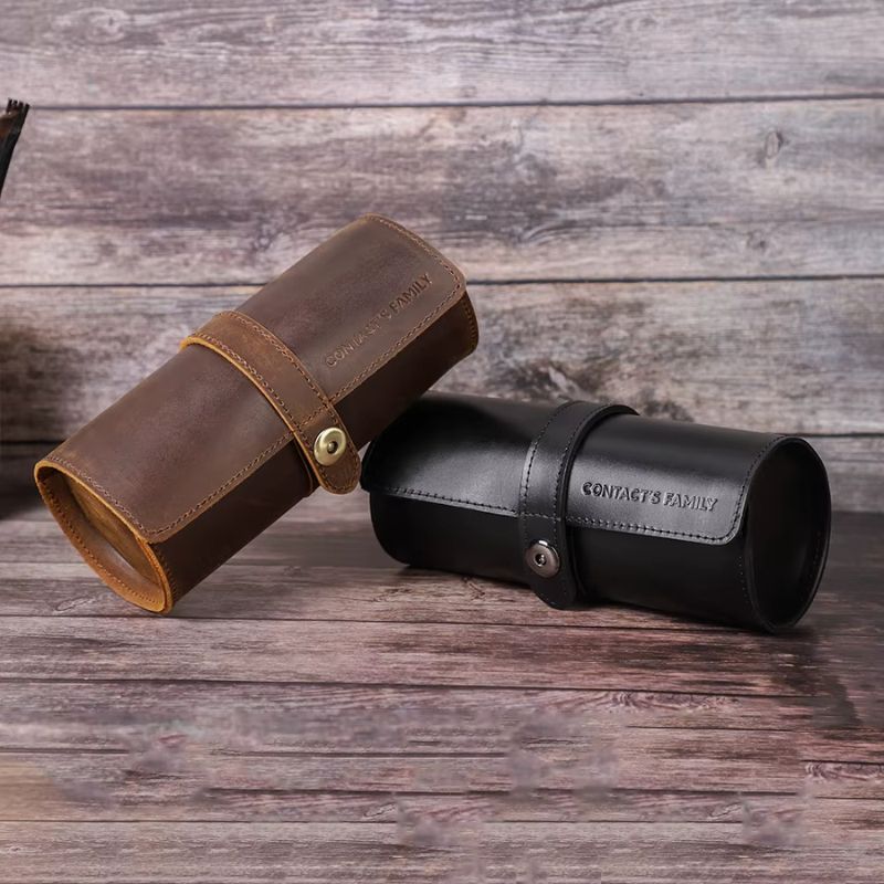 Brązowe i czarne etui na soczewki z metalowymi klamrami