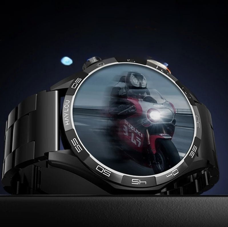 Czarny metalowy smartwatch z ekranem AMOLED pokazujący motocykl Suzuki