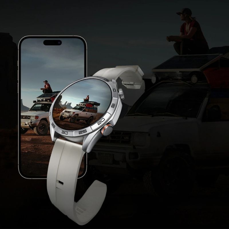 Biały smartwatch z ekranem AMOLED, silikonowy pasek, srebrna koperta, okrągła tarcza