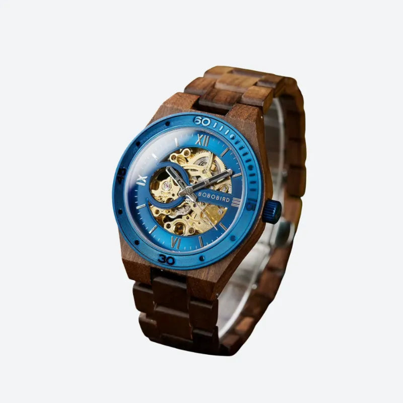 Męski drewniany zegarek ze szkieletem, niebieskim bezlem i złotymi trybami
