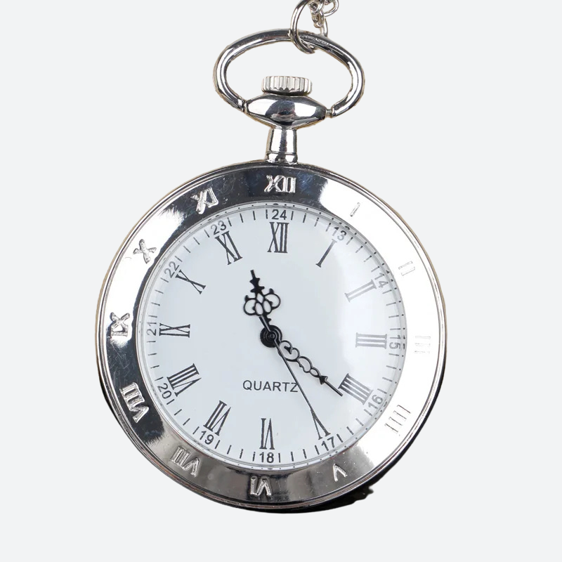 Srebrny zegarek kieszonkowy nakręcany z białą tarczą i rzymskimi cyframi