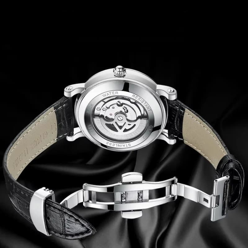 Elegancki męski zegarek automatyczny srebrny z czarnym paskiem krokodylowym i odsłoniętym mechanizmem